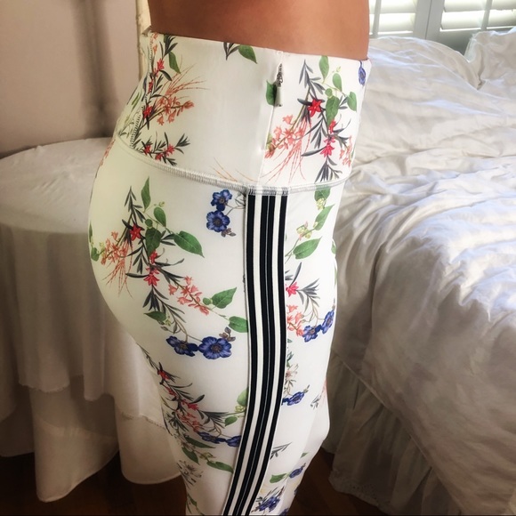 RARE Athleta NWT 2 Piece Floral Top & Leggings - Picture 3 of 6